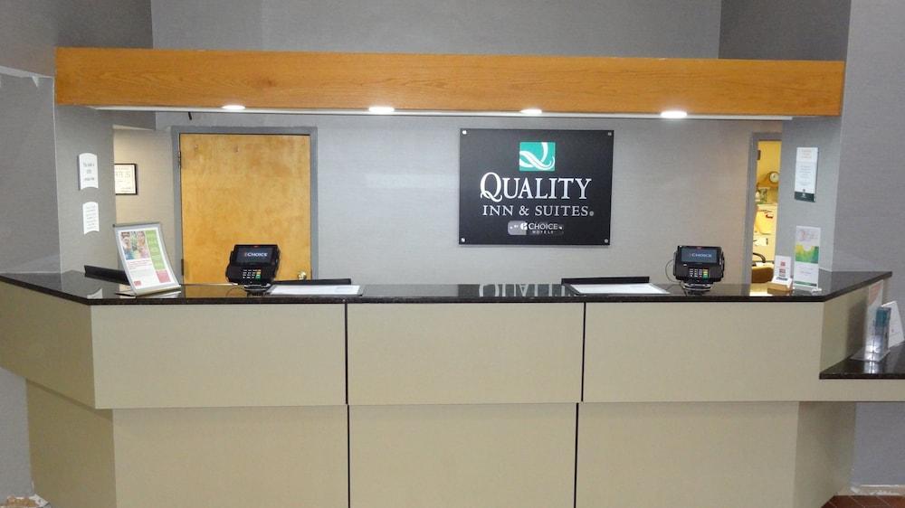 Quality Inn & Suites Raleigh North Bagian luar foto