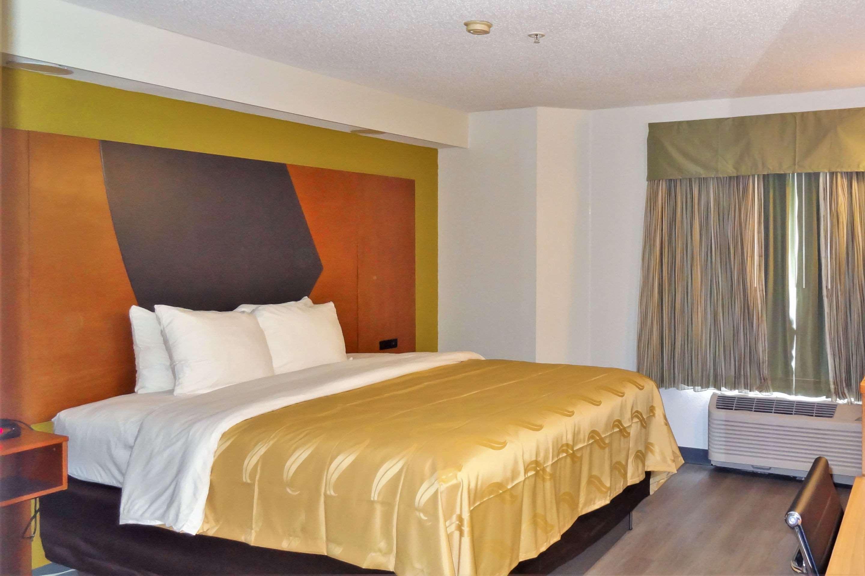 Quality Inn & Suites Raleigh North Bagian luar foto