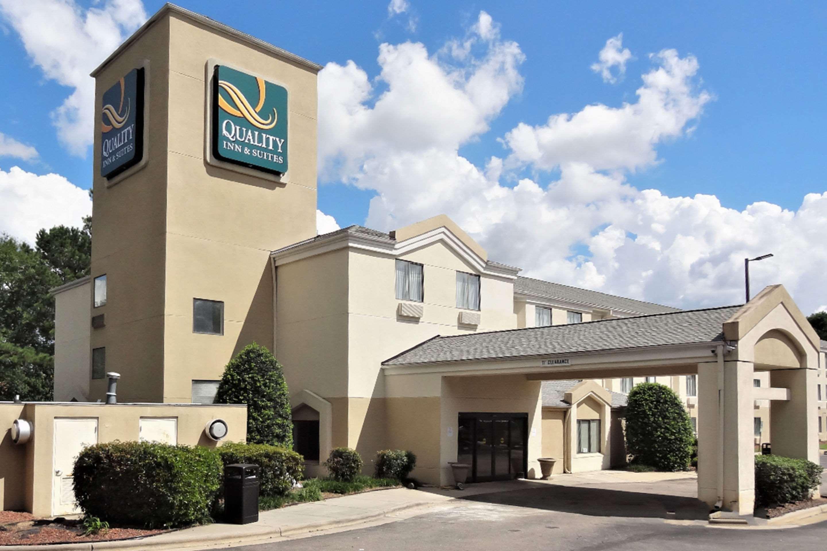 Quality Inn & Suites Raleigh North Bagian luar foto