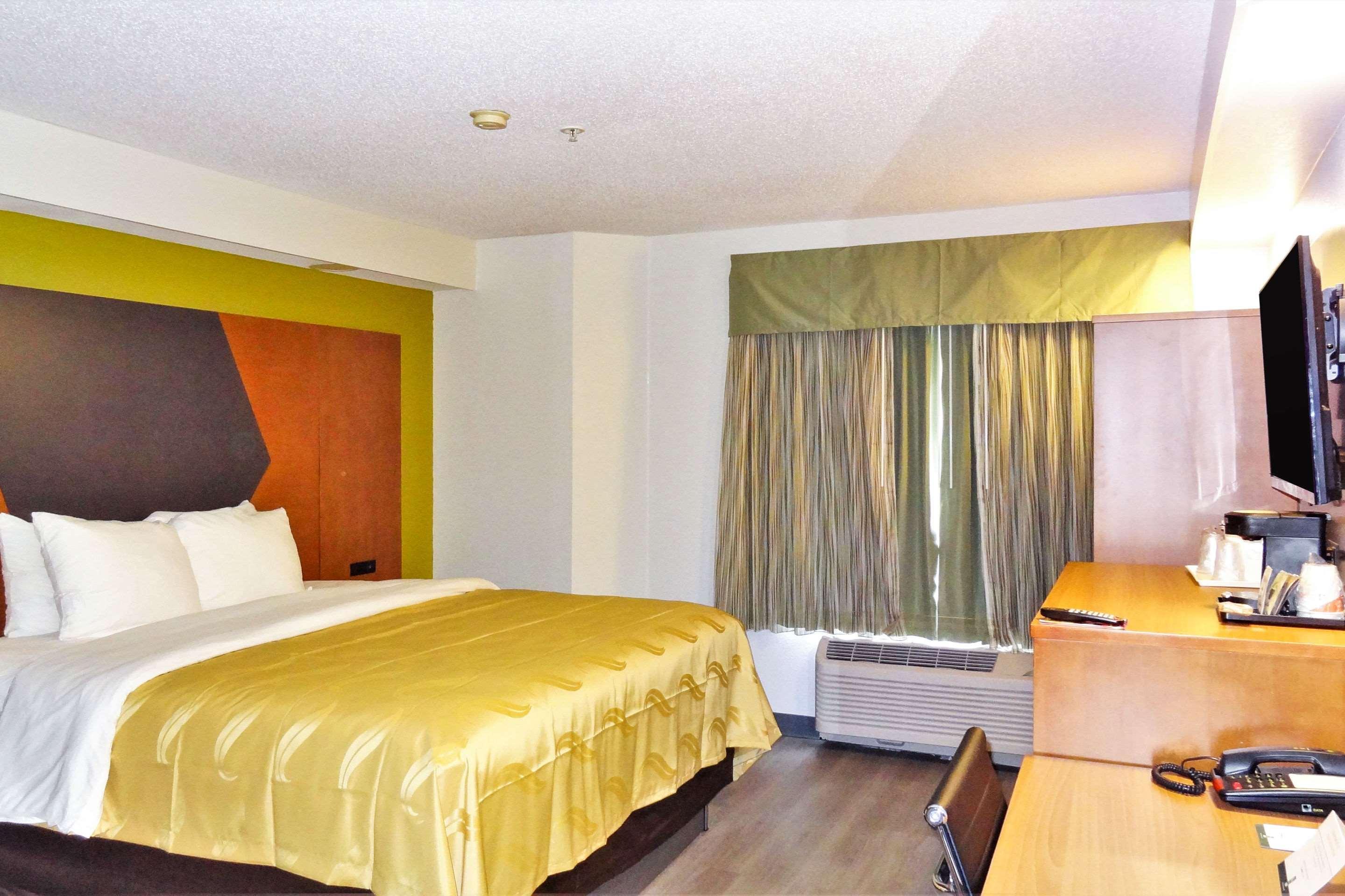 Quality Inn & Suites Raleigh North Bagian luar foto