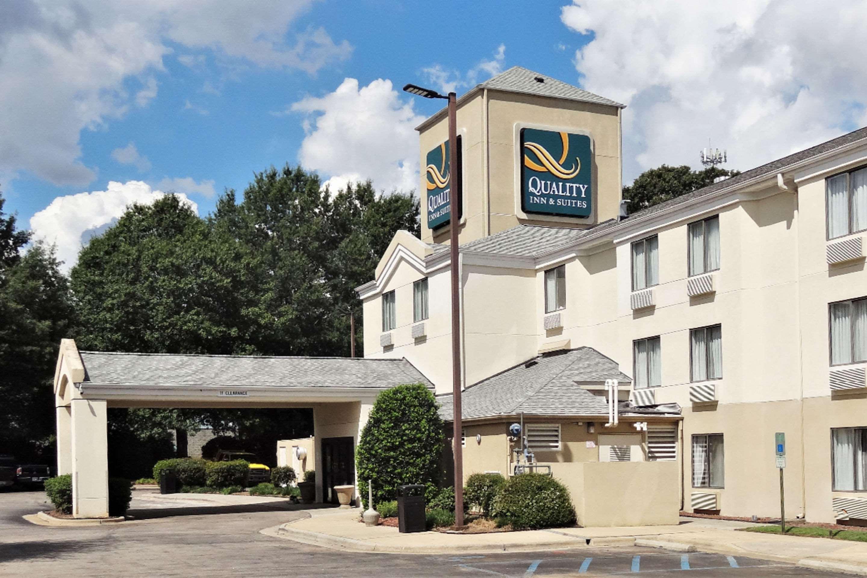 Quality Inn & Suites Raleigh North Bagian luar foto