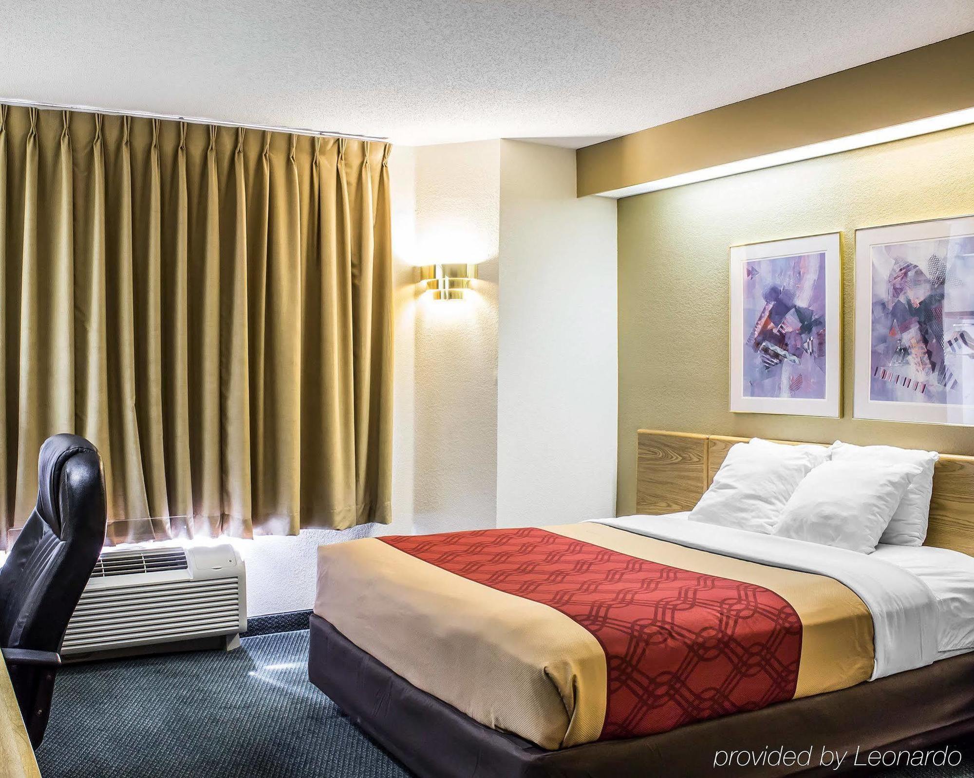 Quality Inn & Suites Raleigh North Bagian luar foto